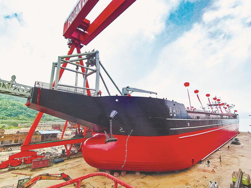 福建省民企建造最大自卸砂船下水